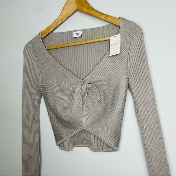 NWT Abercrombie and Fitch Twist Front Sweater Top Brand new - light taupe small - Picture 3 of 7